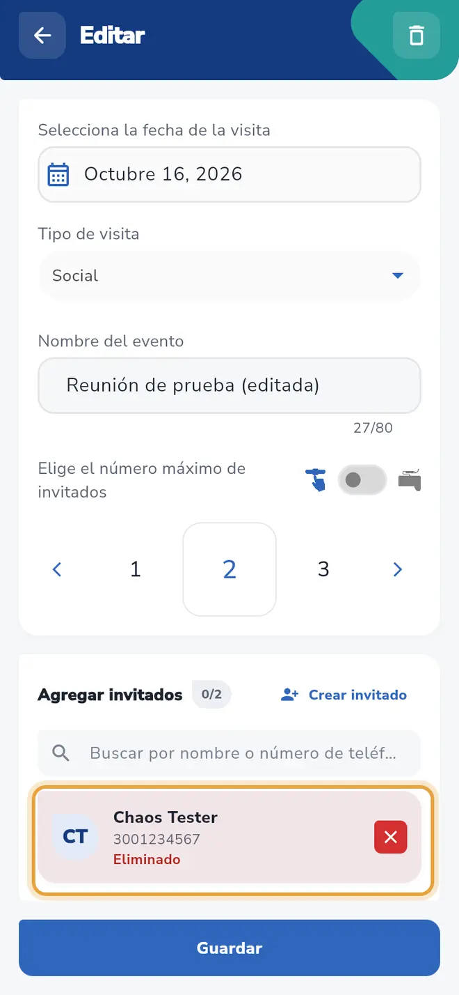 Un invitado quitado se marca en rojo con la etiqueta Eliminado, señalada, y el nombre del evento ya cambió.