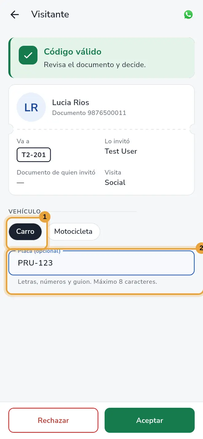 Pantalla Visitante: el chip Carro y el campo Placa (opcional) están señalados