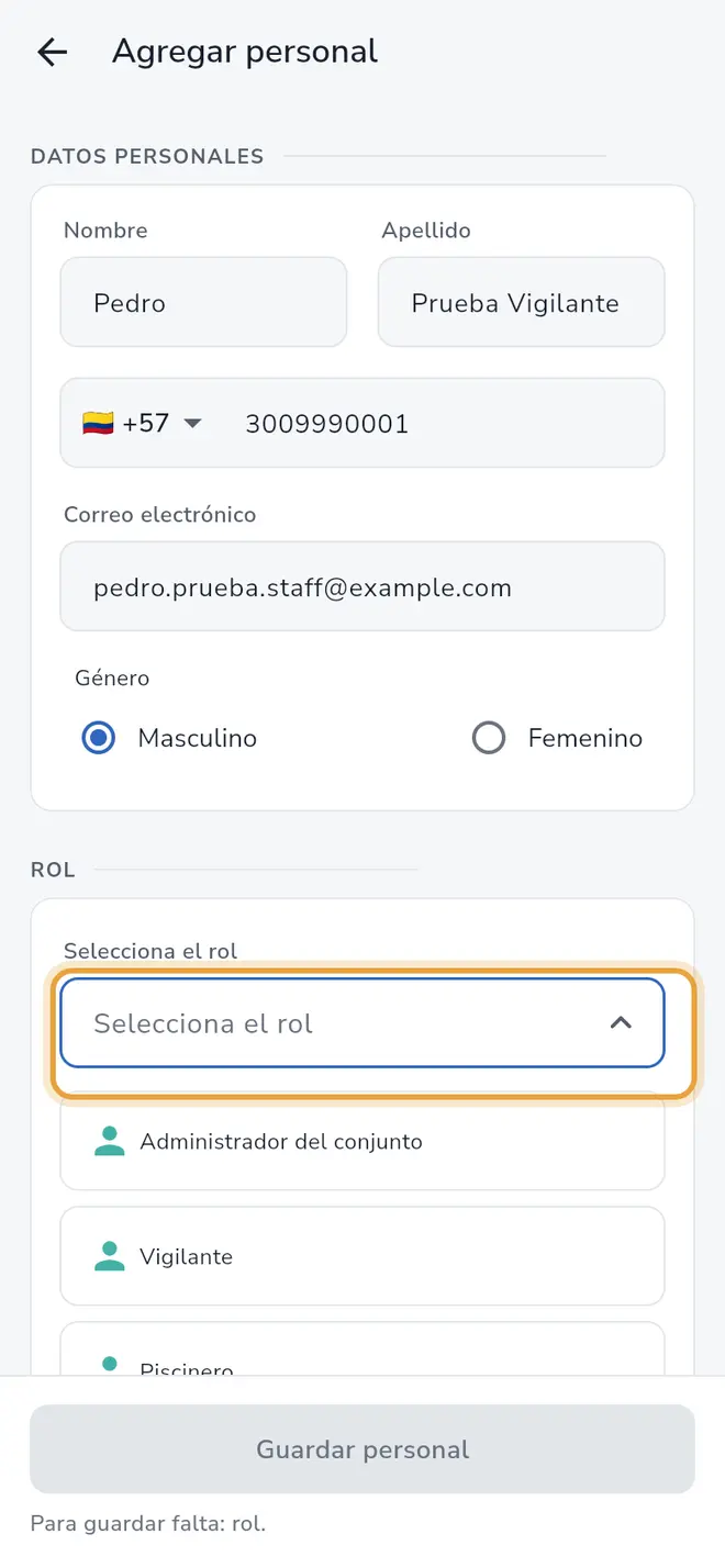 Pantalla Agregar personal: el selector Selecciona el rol está desplegado y señalado