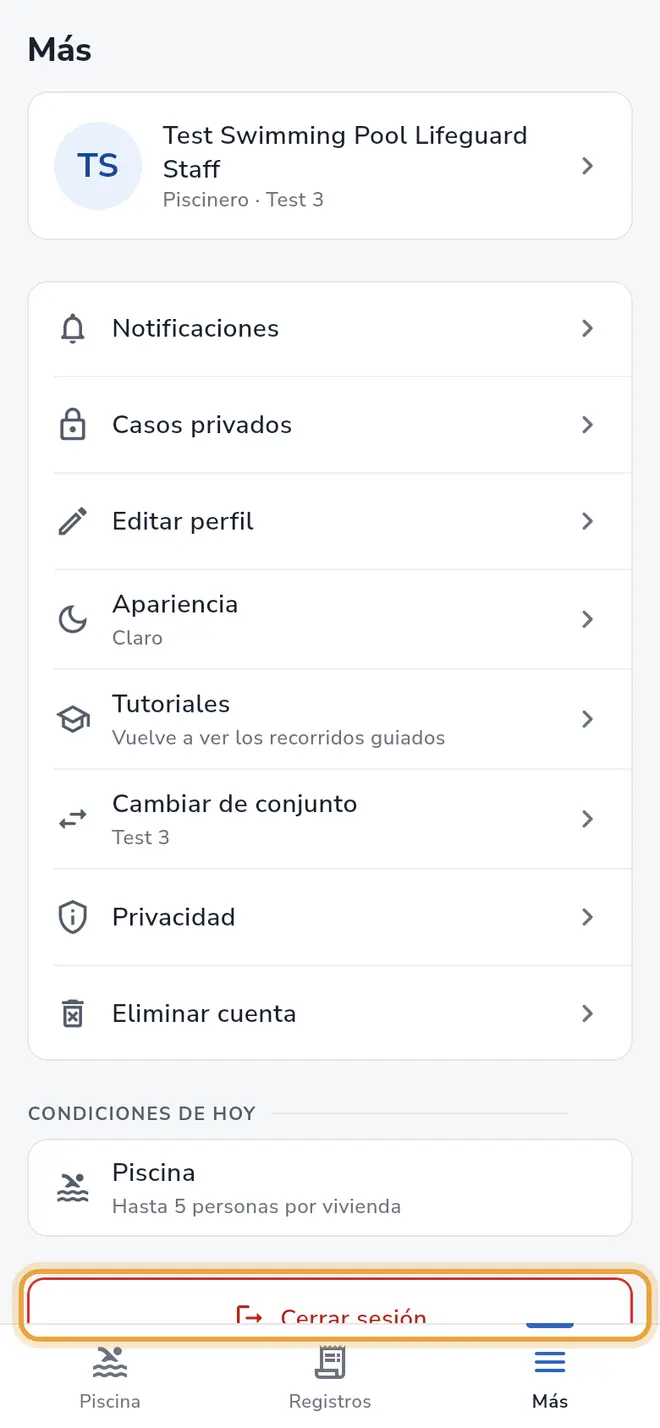 Pestaña Más: el botón Cerrar sesión está señalado