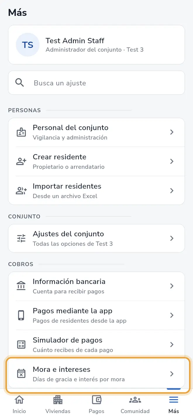 Pantalla Más: en el grupo Cobros, la fila Mora e intereses está señalada