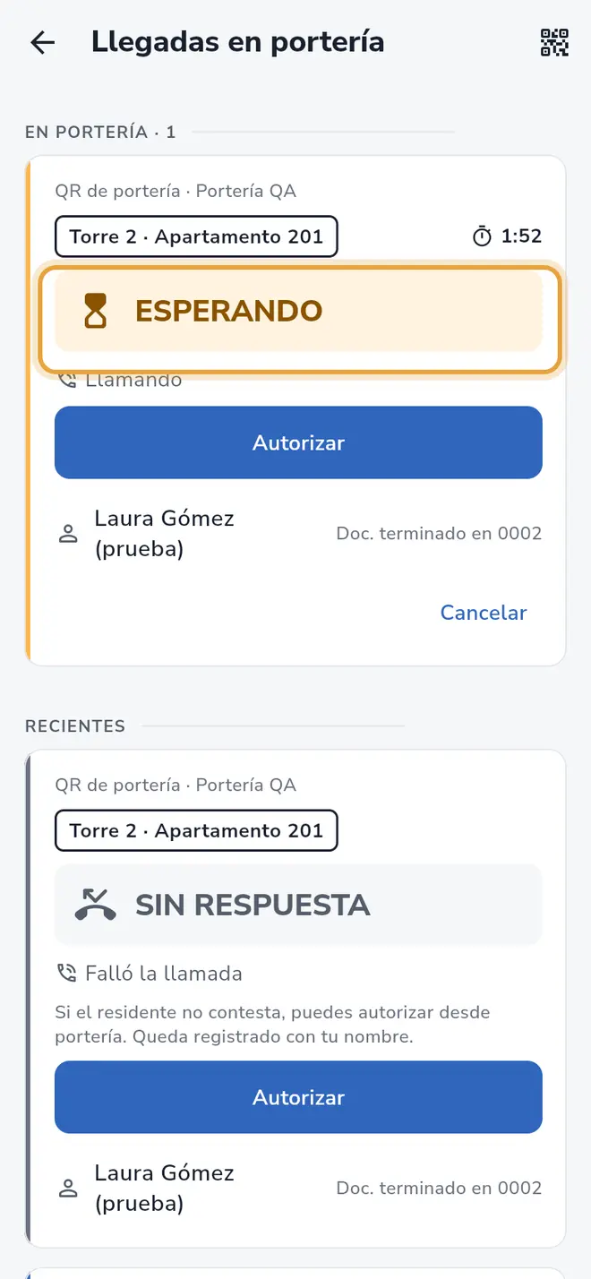 Pantalla Llegadas en portería: una solicitud Esperando con la línea de llamada y la cuenta regresiva señaladas